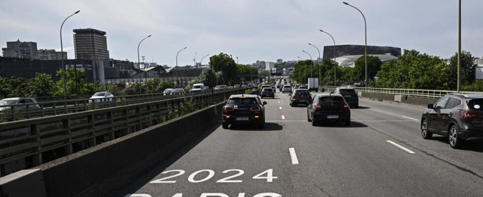 In Paris opening of special lanes for accredited vehicles