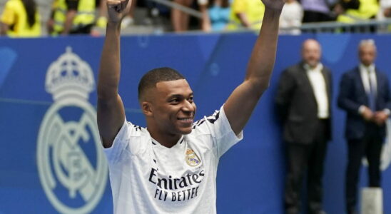 LIVE Presentation of Mbappe at Real Madrid badge kissed tears