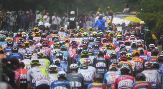 LIVE Tour de France 2024 no breakaway rainy echelons expected