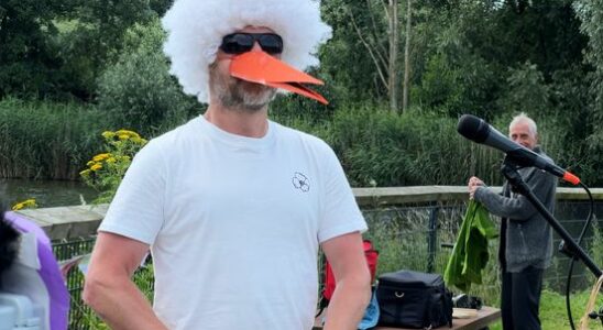 Maarten wins National Bird Imitating Championship with a toktok from