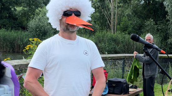 Maarten wins National Bird Imitating Championship with a toktok from
