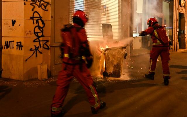 Police chased demonstrators in the capital Paris is a fire