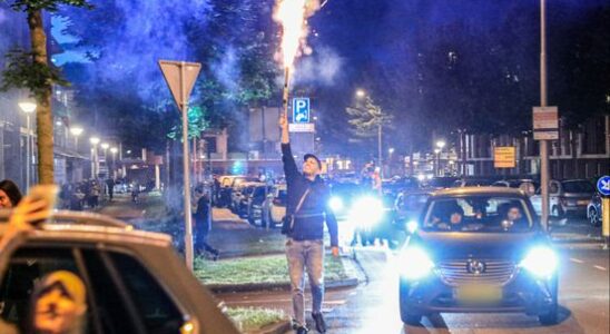 Police pelted with fireworks at party roundabout in Amersfoort after