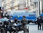 Police stabbed in central Paris people advised to avoid