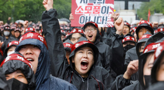 Samsung workers begin unprecedented three day general strike