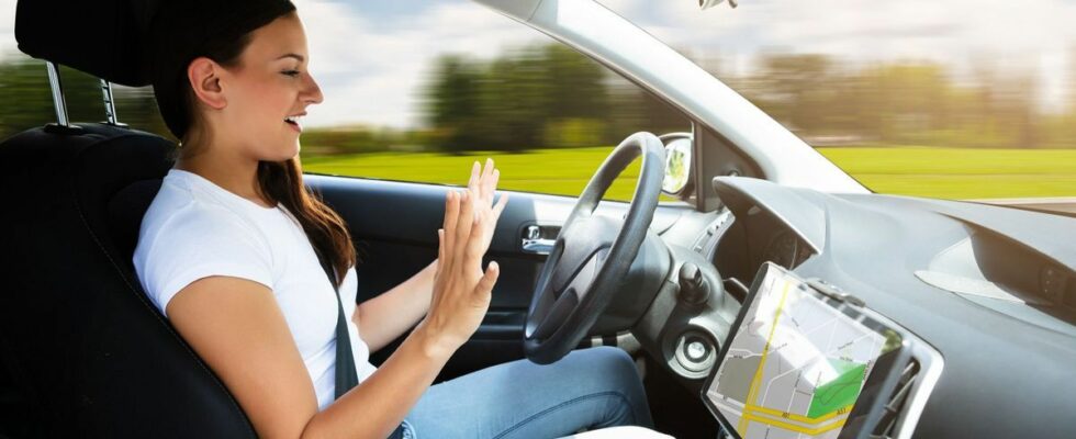 Screens while driving a dangerous distraction for motorists