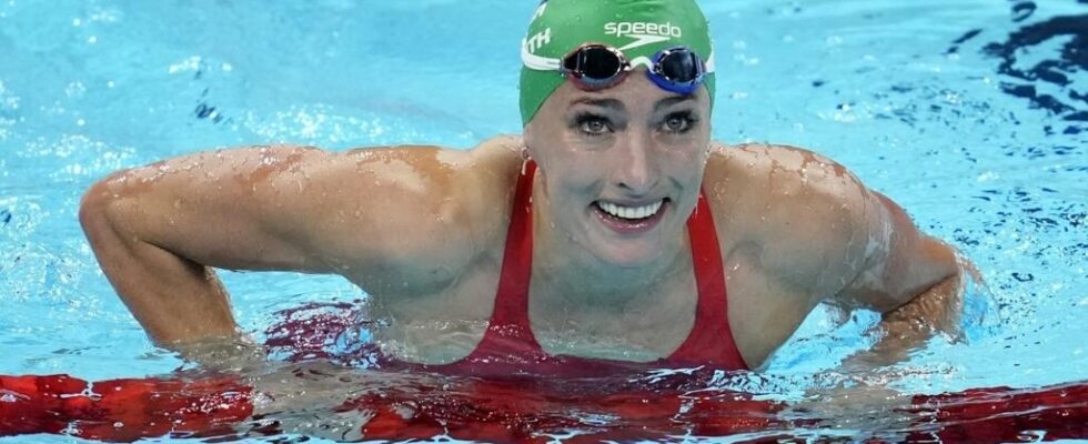 South Africas Tatjana Smith wins 100m breaststroke gold