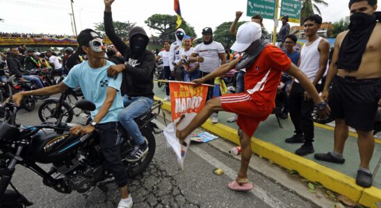 Spontaneous demonstrations statues of Chavez toppled… Understanding the tensions –