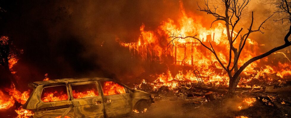 Thousands are urged to flee wildfires in the United States
