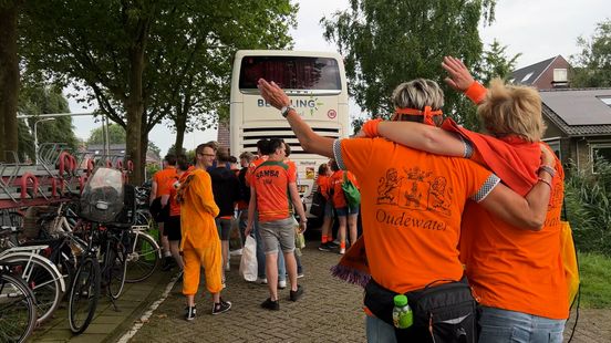 Utrecht Orange fans travel to Dortmund by bus and train