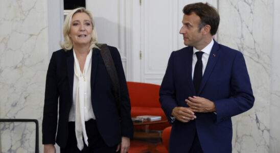 a long distance match between Marine Le Pen and Emmanuel Macron