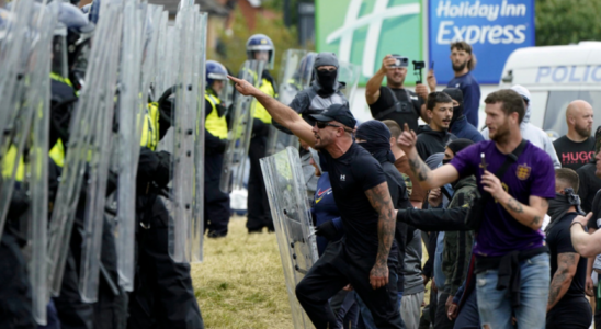 147 people arrested after the riots in Great Britain