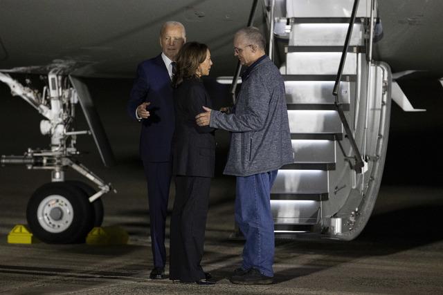 AA-20240802-35295789-35295785-BIDEN_AND_HARRIS_WELCOMED_THOSE_RETURNING_TO_USA_AT_THE_AIRPORT_WITH_THE_EXCHANGE_OPERATION_IN_ANKARA