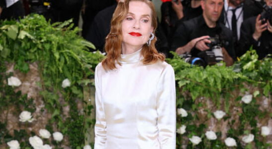 At 71 Isabelle Huppert appears without makeup in the stands