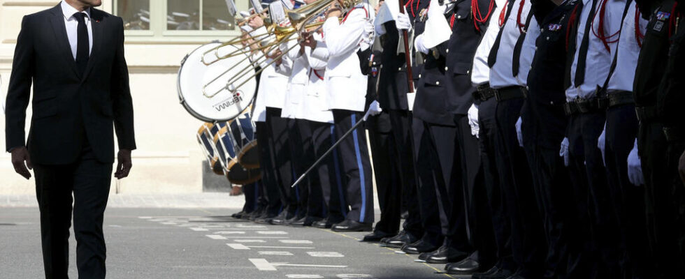 Emmanuel Macron in full memorial marathon while waiting for the