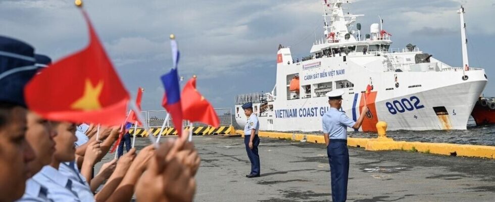 First joint exercises between Philippines and Vietnam in South China