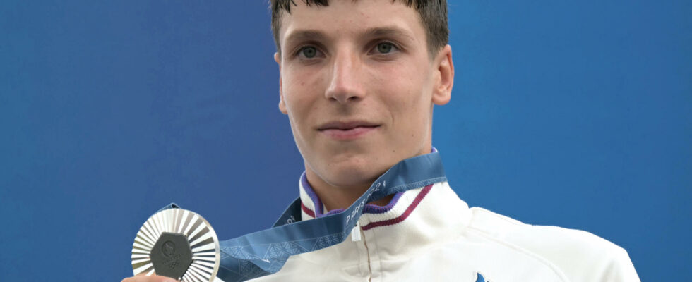 Frenchman Castryck at full speed wins silver in kayak slalom