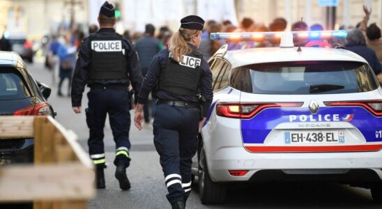 In Paris a man lived with his mothers rotting corpse