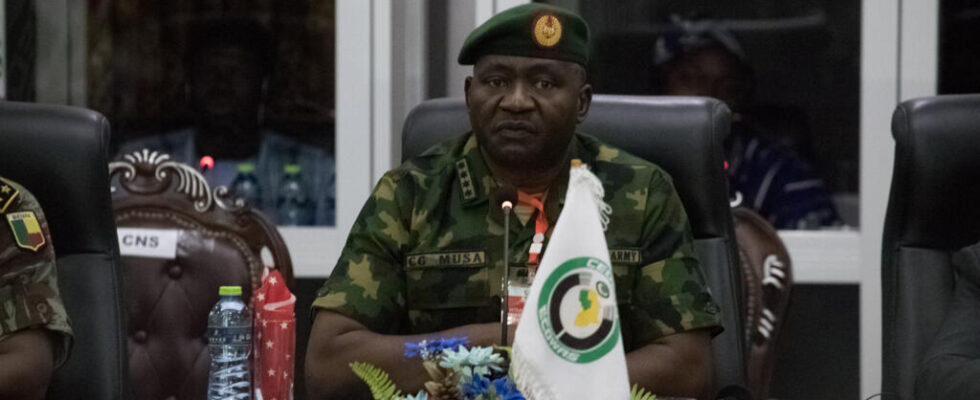 Niger Nigerian Army Chief of Staff Travels to Niamey to