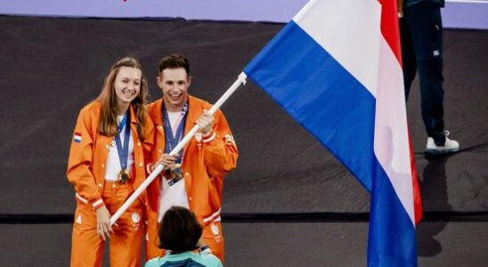 Radiant Femke Bol carries flag at closing ceremony of Olympic