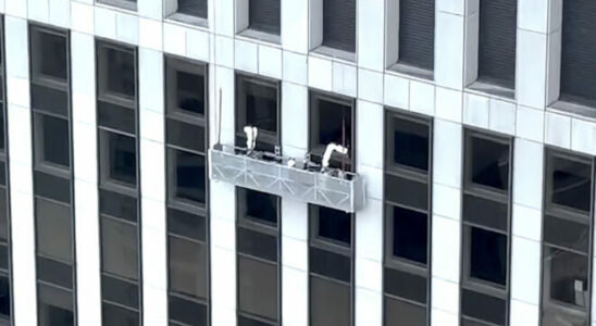 Robot arms also started working in skyscraper cleaning