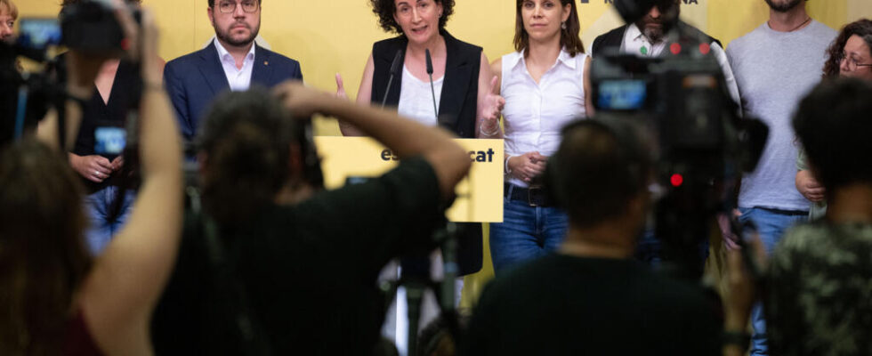 Separatist party supports socialists to form government in Catalonia