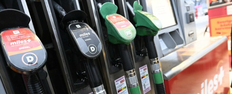 1726041361 New price of petrol and diesel – lowest in three