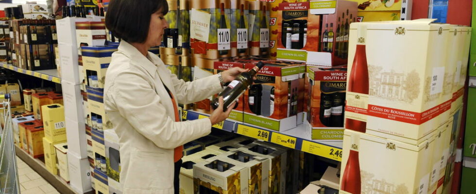 1727586384 An expert tested the bottles from the Lidl wine fair