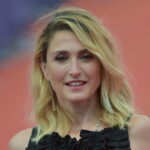 At 52 Julie Gayet has found the perfect blonde balayage