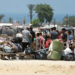 Displaced people from the humanitarian zone battered by bad weather