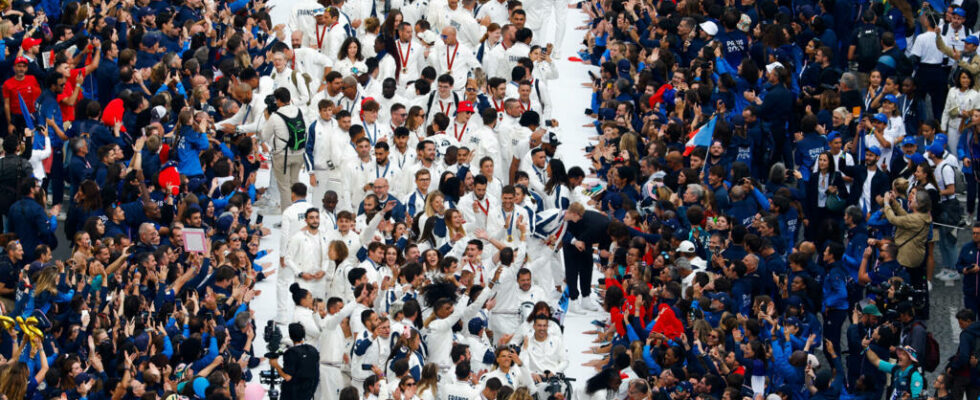 French athletes and public celebrate the Games one last time