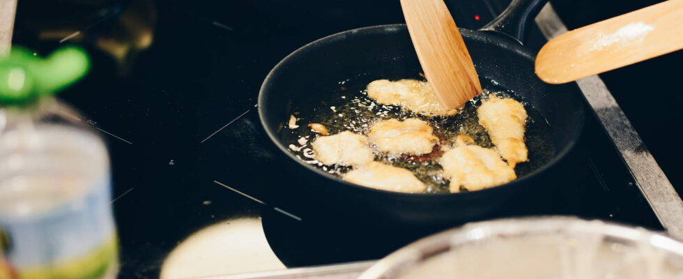 No more grease everywhere in the kitchen this little Ikea