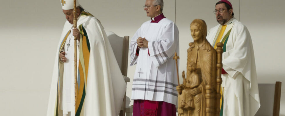 Pope Francis launches message of peace for Lebanon during mass