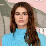 What a resemblance At 23 Kaia Gerber poses and looks