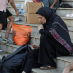 faced with Israeli bombings the population tries to flee by