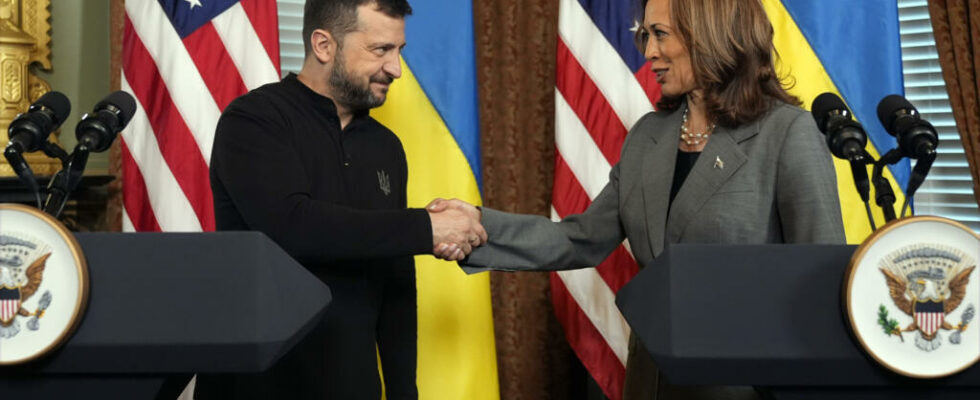 in the United States Volodymyr Zelensky receives help from Joe