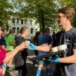 13000 cups of water and a paralyzed arm Singelloop volunteers