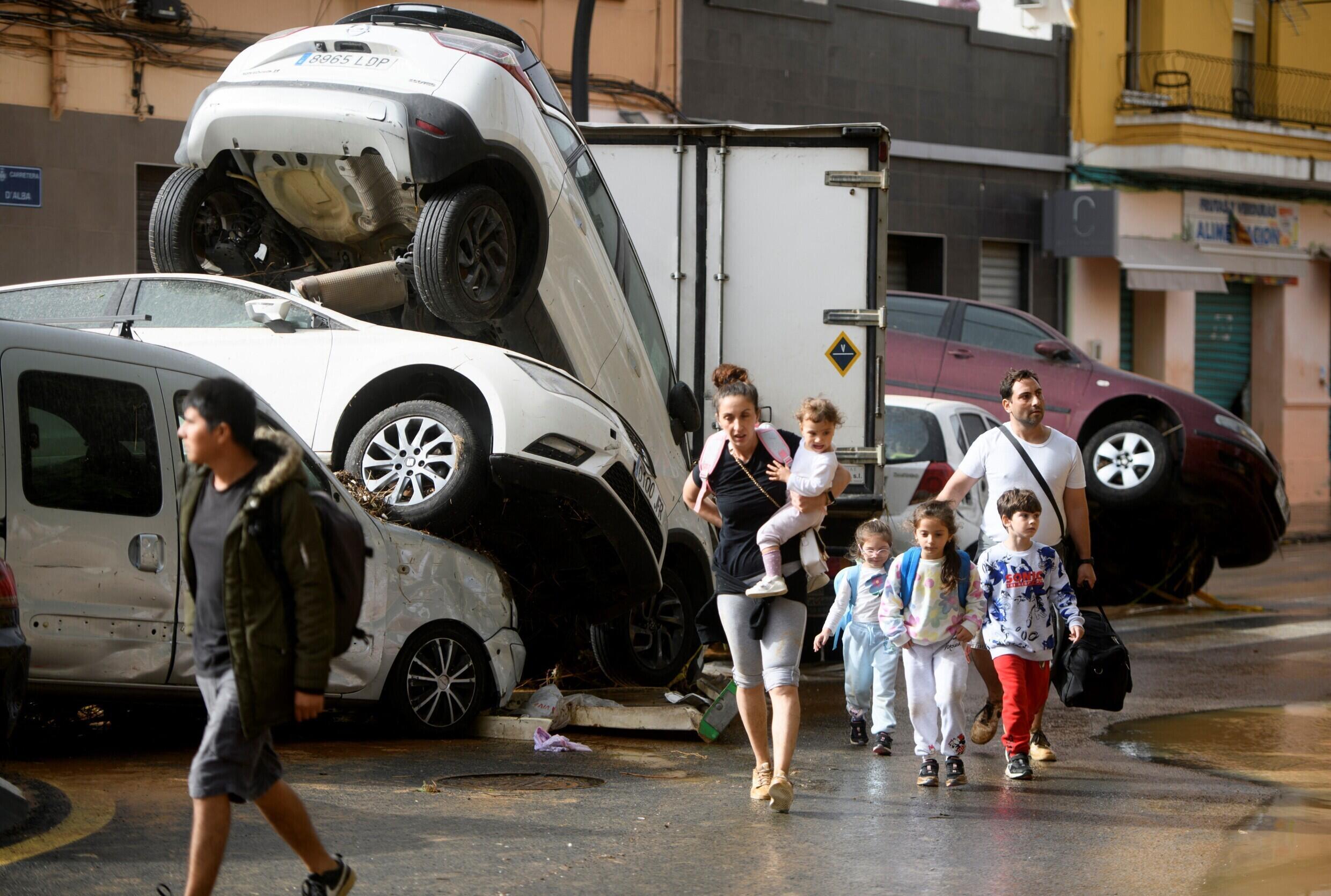 A family walks on a street in La Torre, in the Valencia sector, on October 30, 2024.