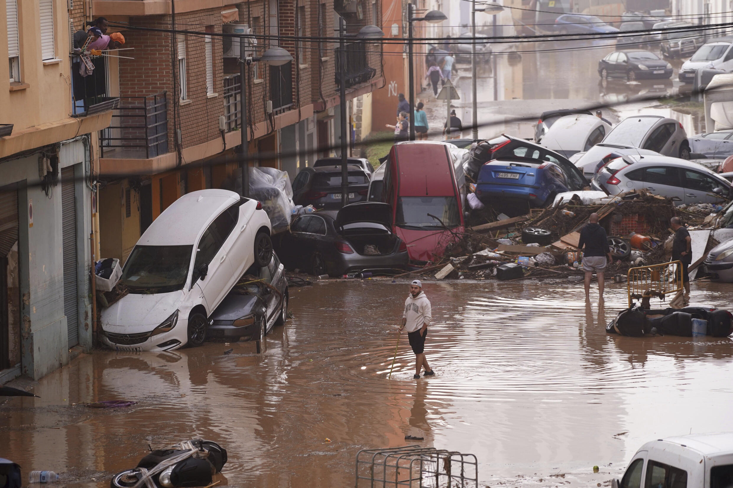 Scene of chaos in a street in Valencia, October 30, 2024.