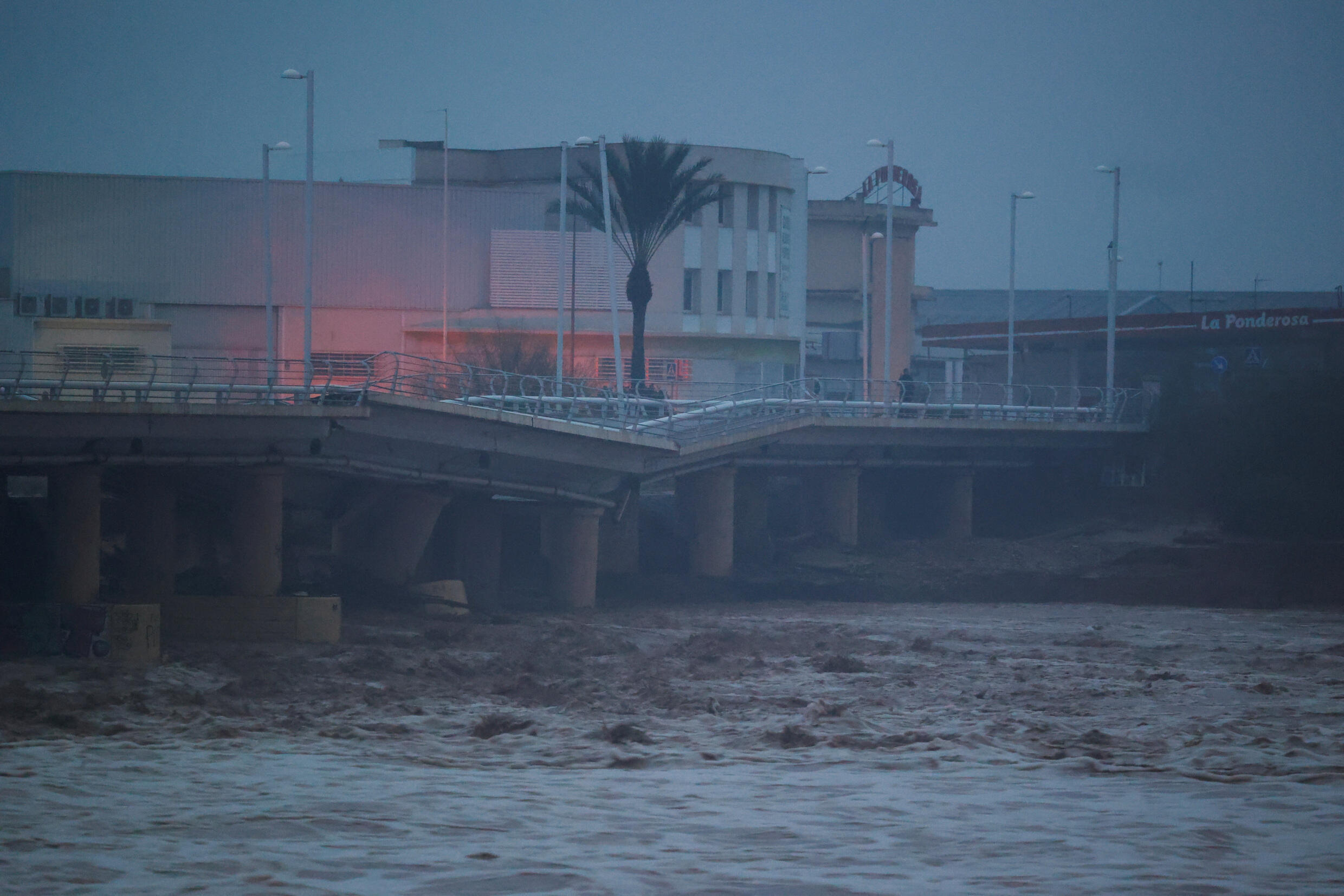 One of the two main bridges in the town of Carlet, not far from Valence, gave way to the power of the Magro's waves.