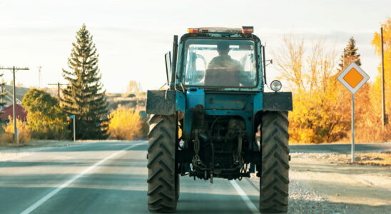 Can you overtake a tractor in a continuous line There