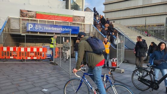 Cracks in construction Jaarbeursplein bicycle shed closed immediately for investigation