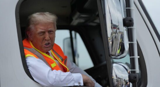 Donald Trump poses in a garbage truck after Bidens gaffe