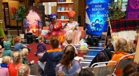 Drag queens read in Utrecht library Whats wrong with dressing