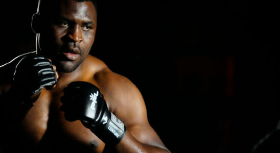 Francis Ngannou signs his return to the MMA cage