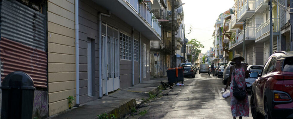 Guadeloupe still without electricity the prefect announces a curfew