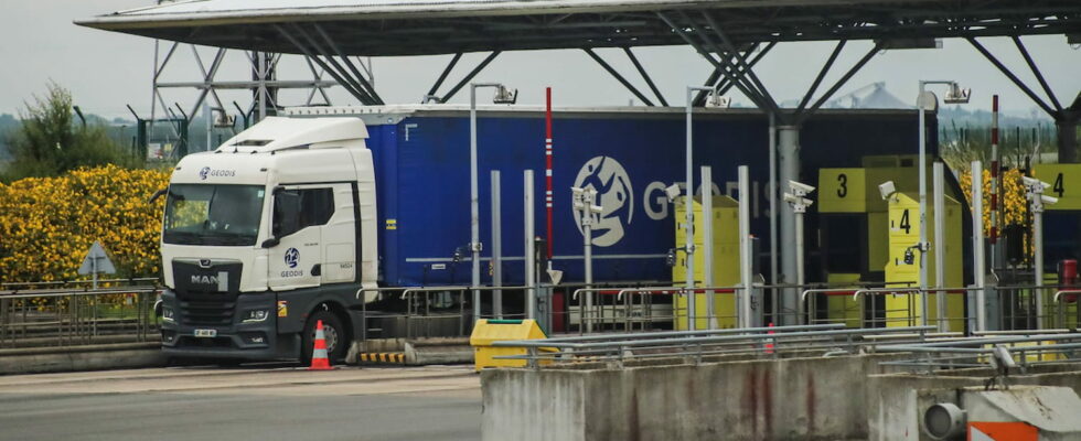 Heavy goods vehicle tax in France rumbles from truck drivers