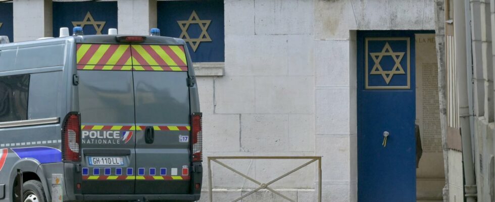 How French Jews protect themselves against the rise of anti Semitism