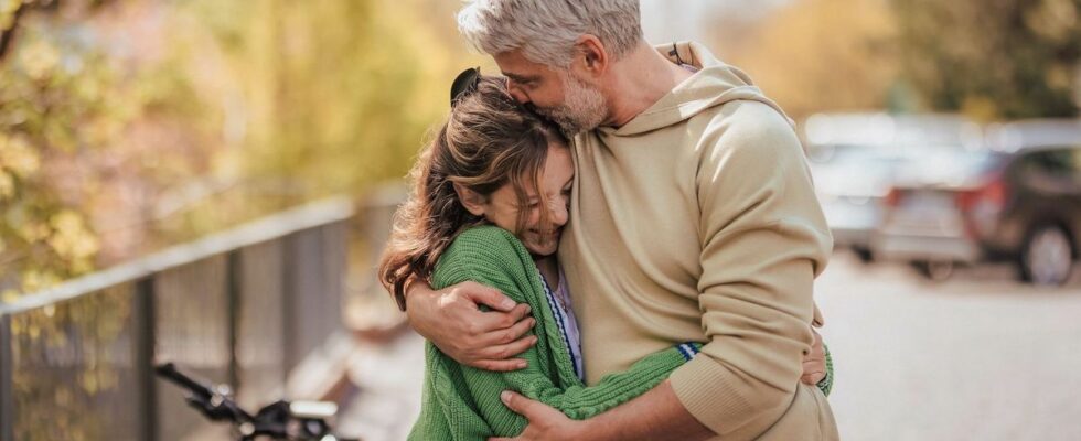 How fathers attitudes influence their daughters romantic choices study finds