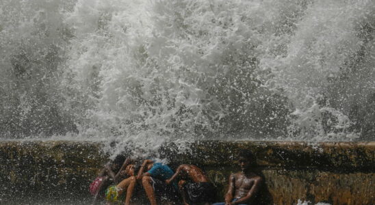 Hurricane Milton makes young people laugh